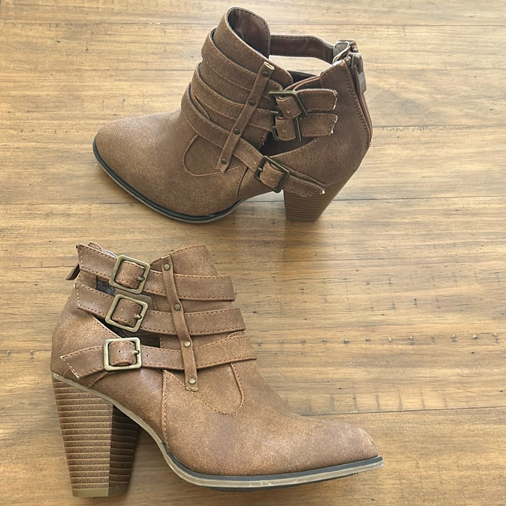 Size (7) booties, soft and true to size